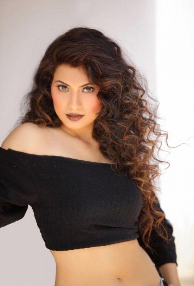 Manisha Kelkar's Exclusive Hottest Photoshoot Stills