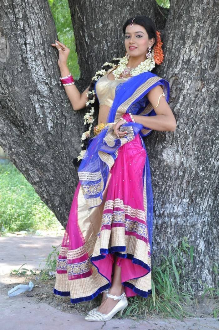 Manisha Singh Hot Navel Stills