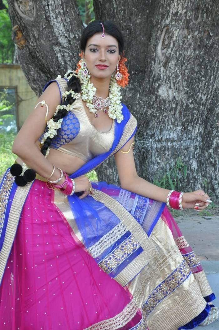 Manisha Singh Hot Navel Stills