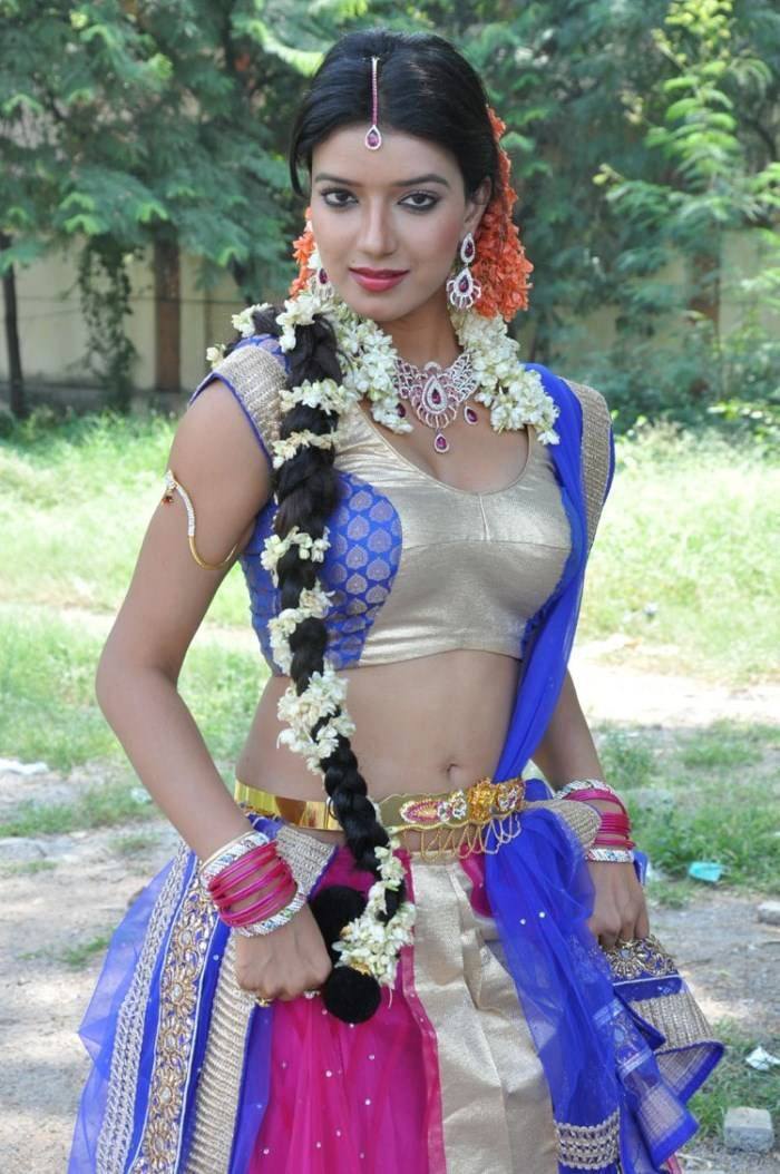 Manisha Singh Hot Navel Stills