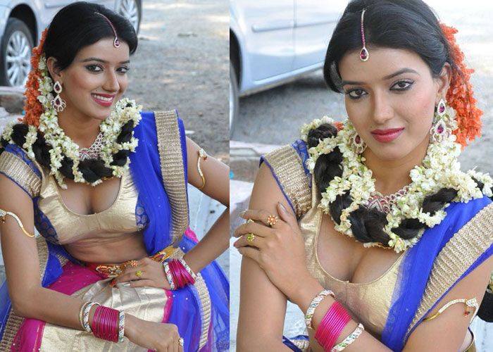 Manisha Singh Hot Navel Stills