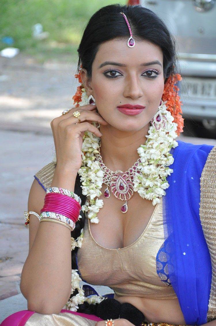 Manisha Singh Hot Navel Stills