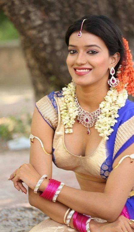 Manisha Singh Hot Navel Stills