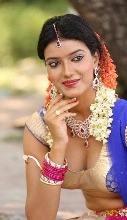 Manisha Singh Hot Navel Stills