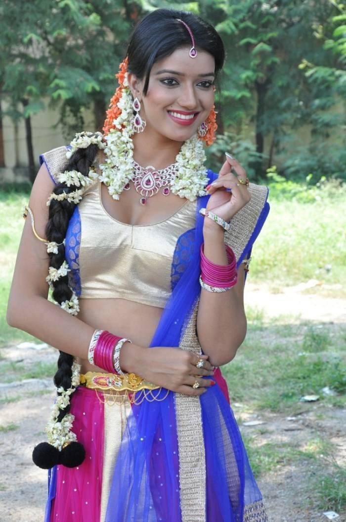 Manisha Singh Hot Navel Stills