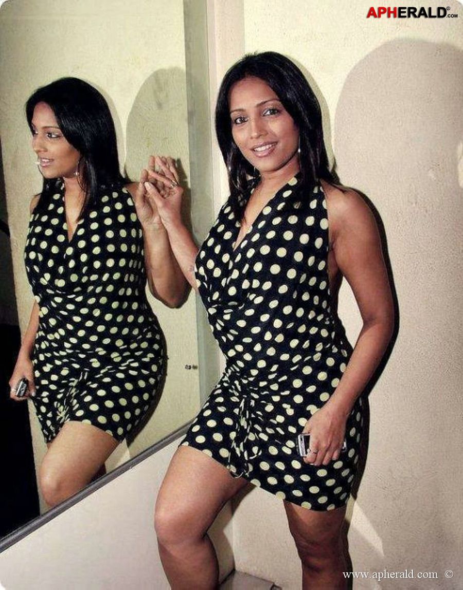 Meghna Naidu Hot and Sexy Photo Pics