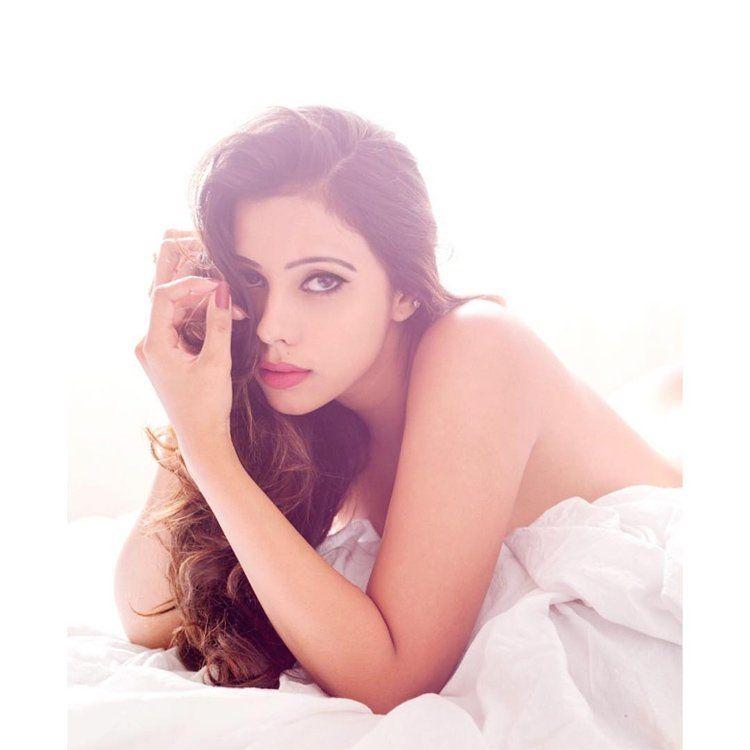 Model Dia Shetty Hot Bikini Photos will leave you breathless