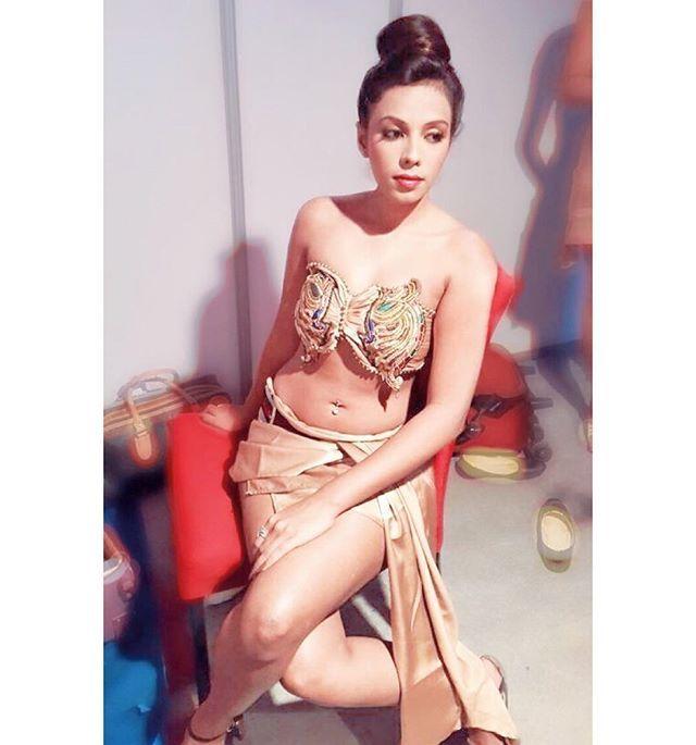 Model Dia Shetty Hot Bikini Photos will leave you breathless