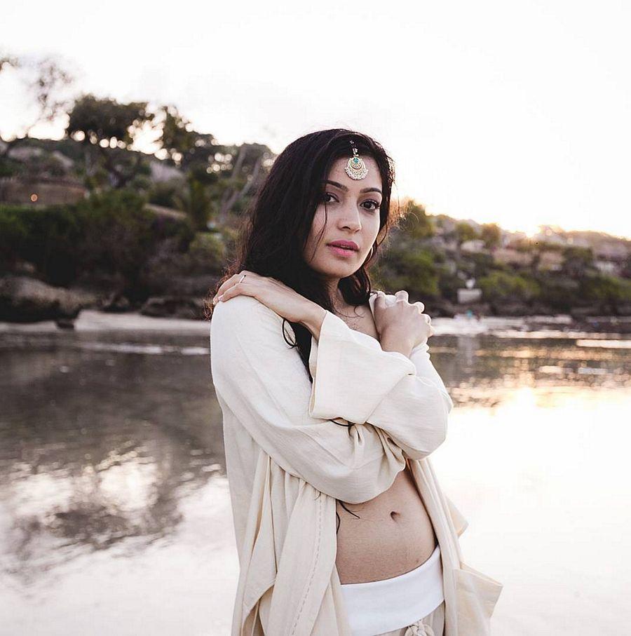 Model Jia Singh sizzling hot snaps in Bikini