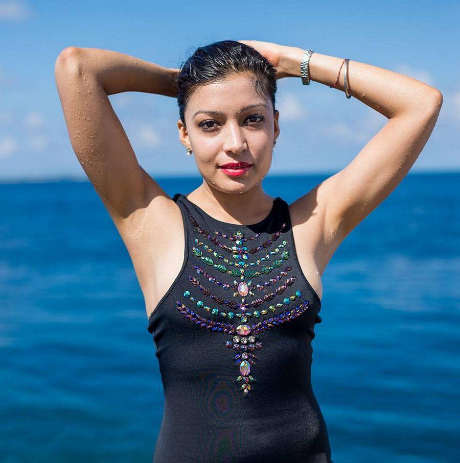 Model Jia Singh sizzling hot snaps in Bikini