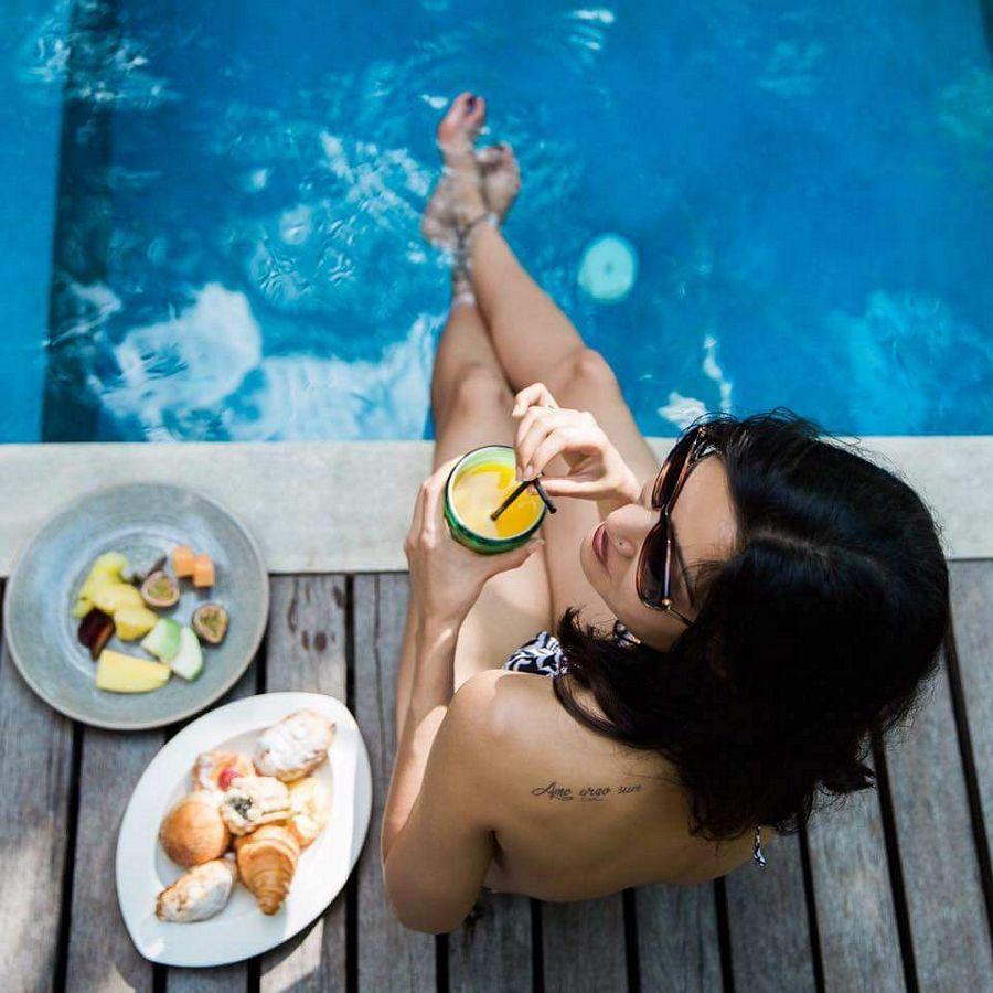 Model Jia Singh sizzling hot snaps in Bikini