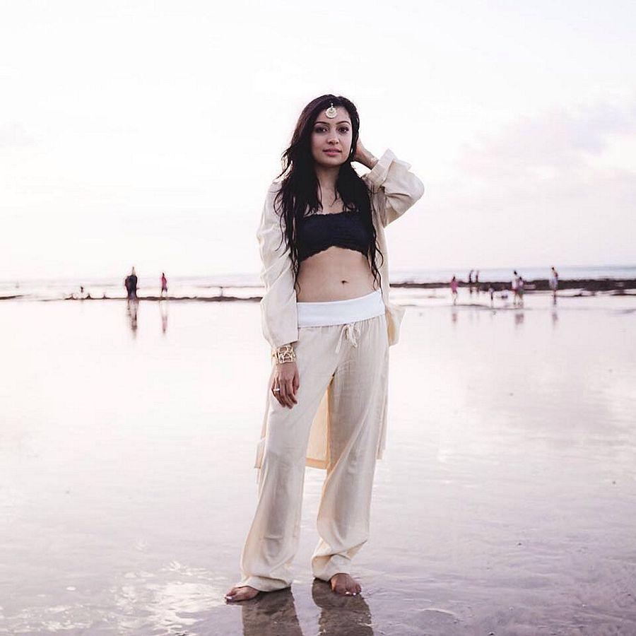 Model Jia Singh sizzling hot snaps in Bikini