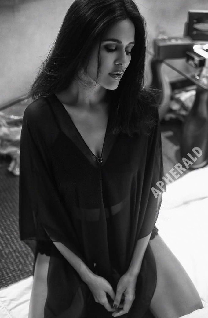 Model Pradaini Surva Hot Sexy Pics