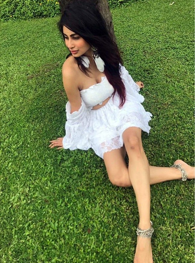 Mouni Roy Hot PhotoPics