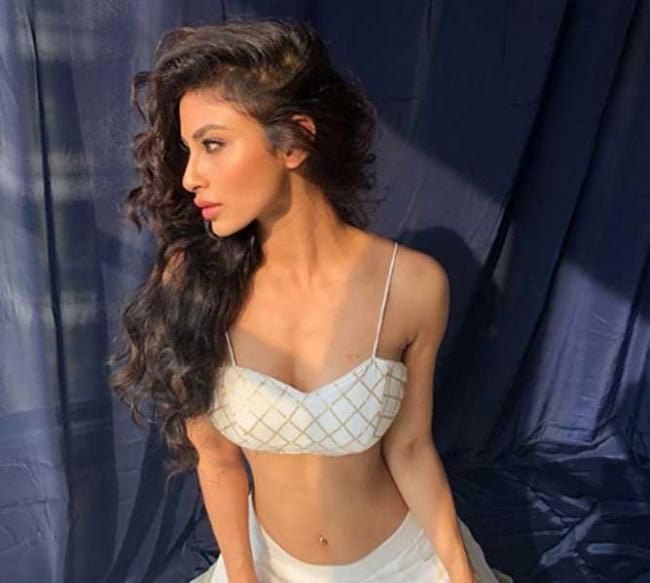 Mouni Roy Hot PhotoPics