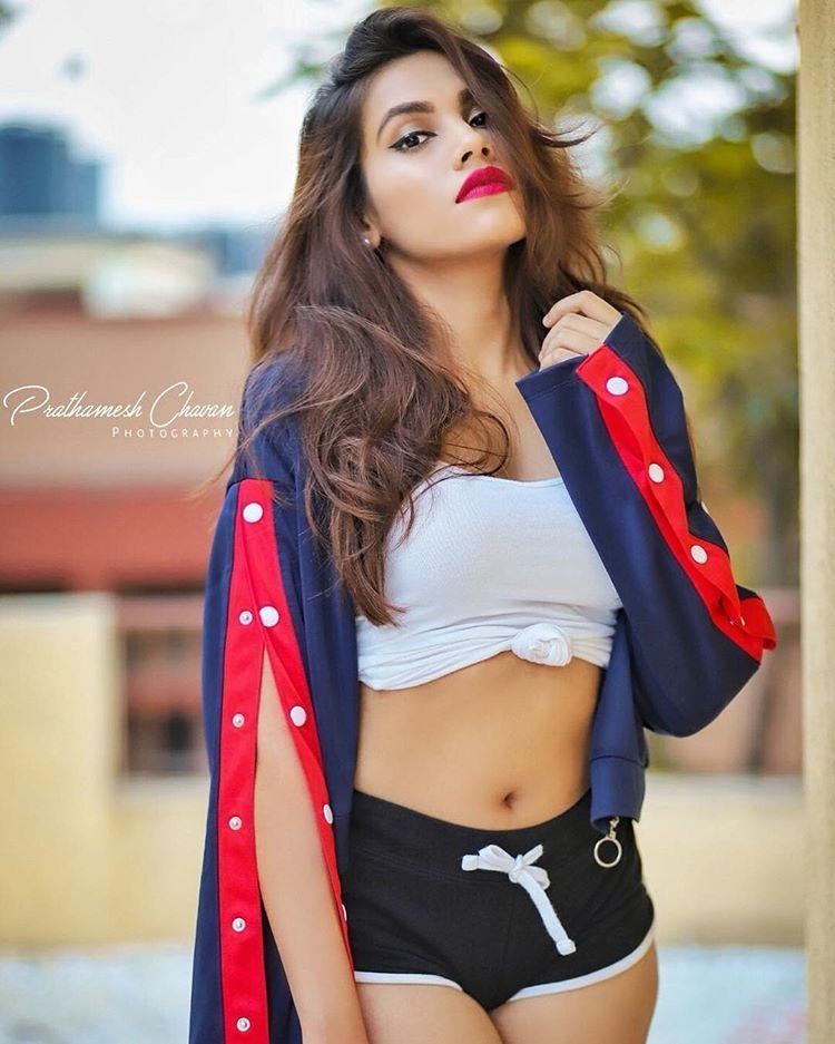 Mumbai Model Purbasha Das Latest Hot & Sexy Cleavage Photos