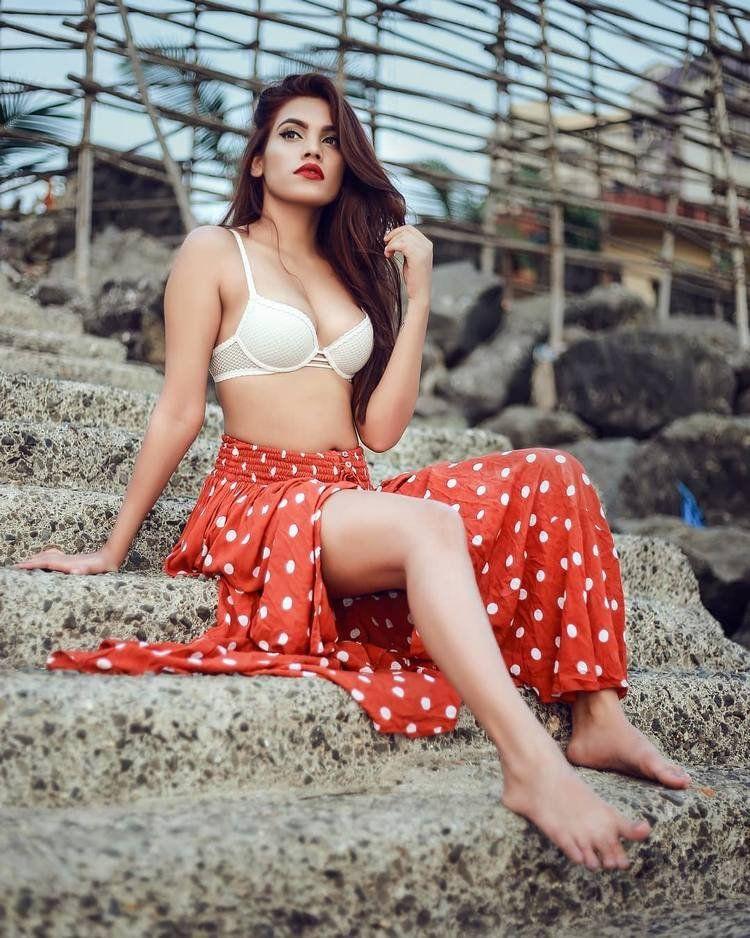 Mumbai Model Purbasha Das Latest Hot & Sexy Cleavage Photos