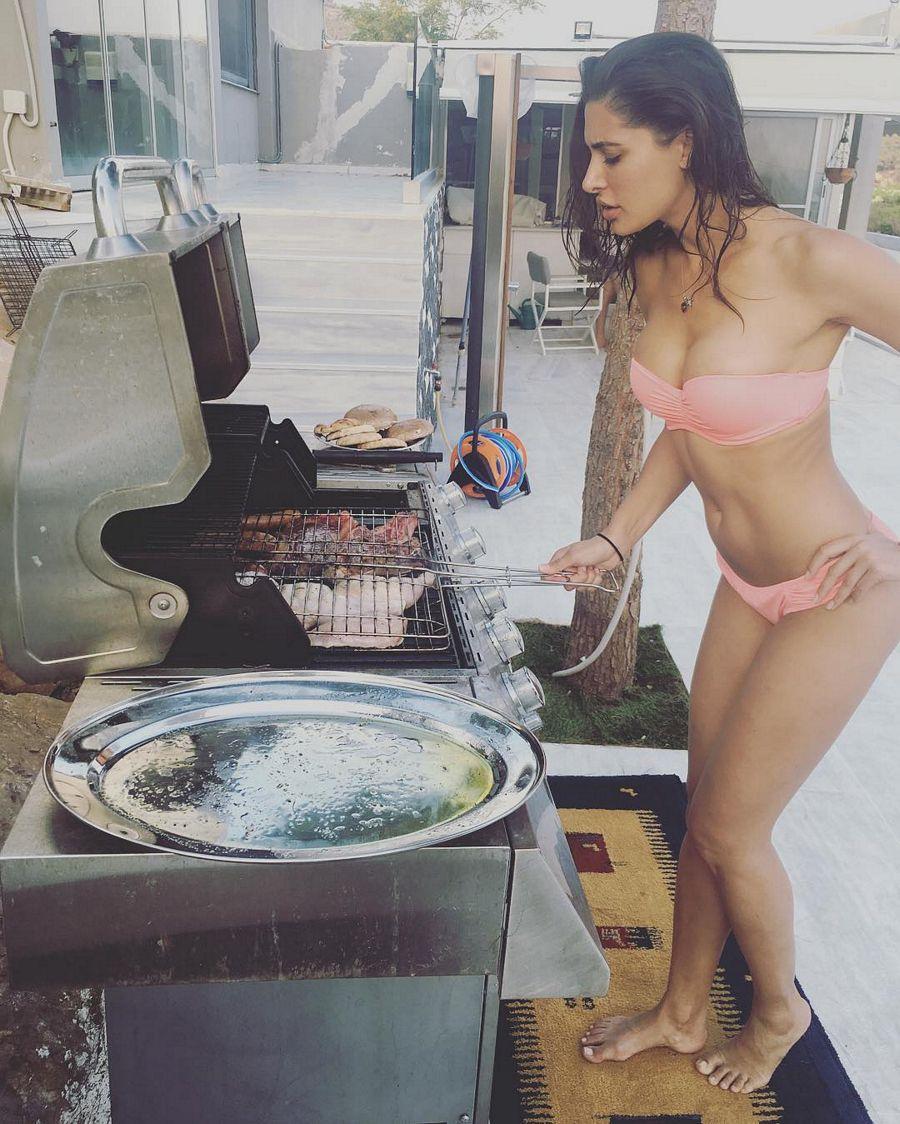 Nargis Fakhri Spotted in Bikini shares latest Pictures on Instagram & Looks WOW!