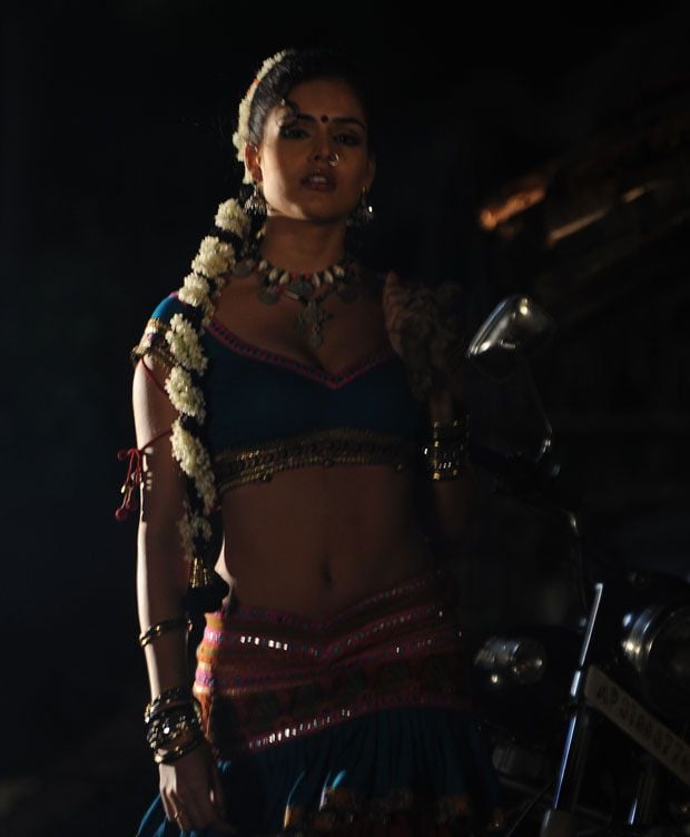 Nathalia Kaur Hot & Sexy Photos