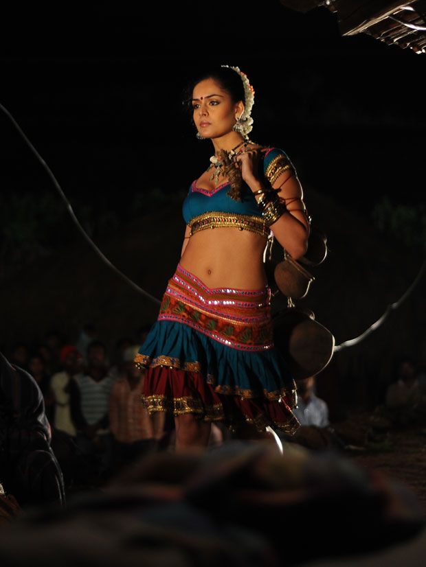 Nathalia Kaur Hot & Sexy Photos