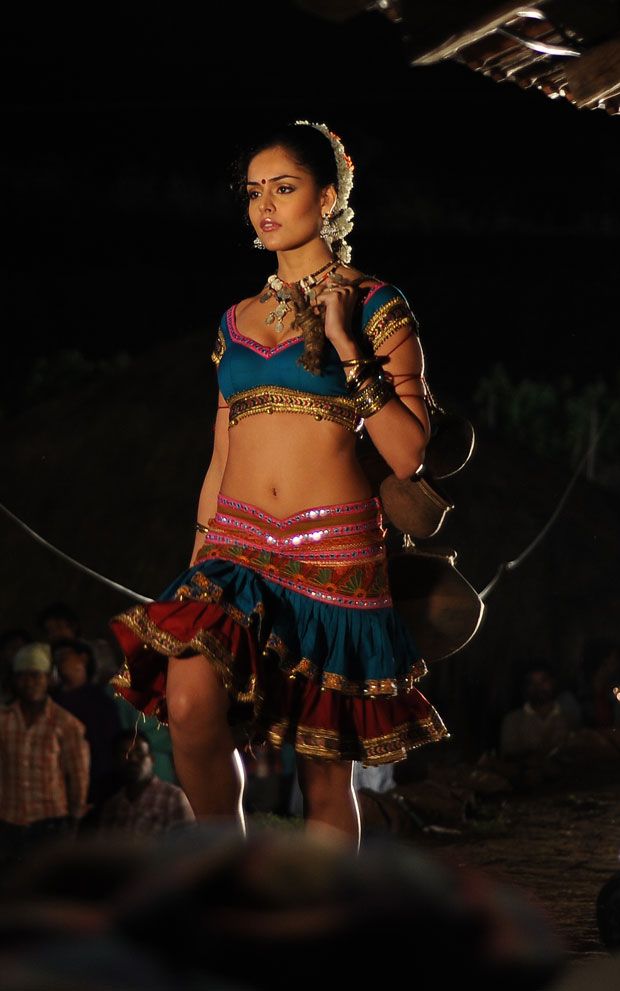 Nathalia Kaur Hot & Sexy Photos