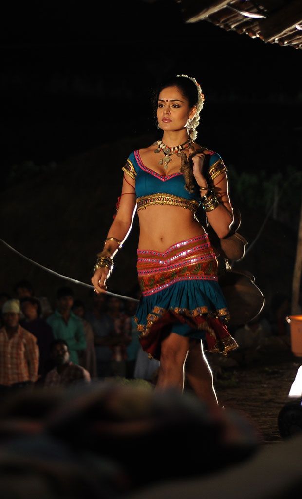 Nathalia Kaur Hot & Sexy Photos