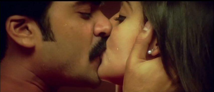 Nayanthara Unseen Romance Hot Kissing PHOTOS