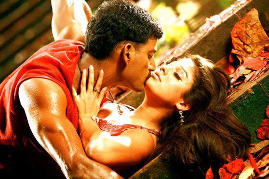Nayanthara Unseen Romance Hot Kissing PHOTOS