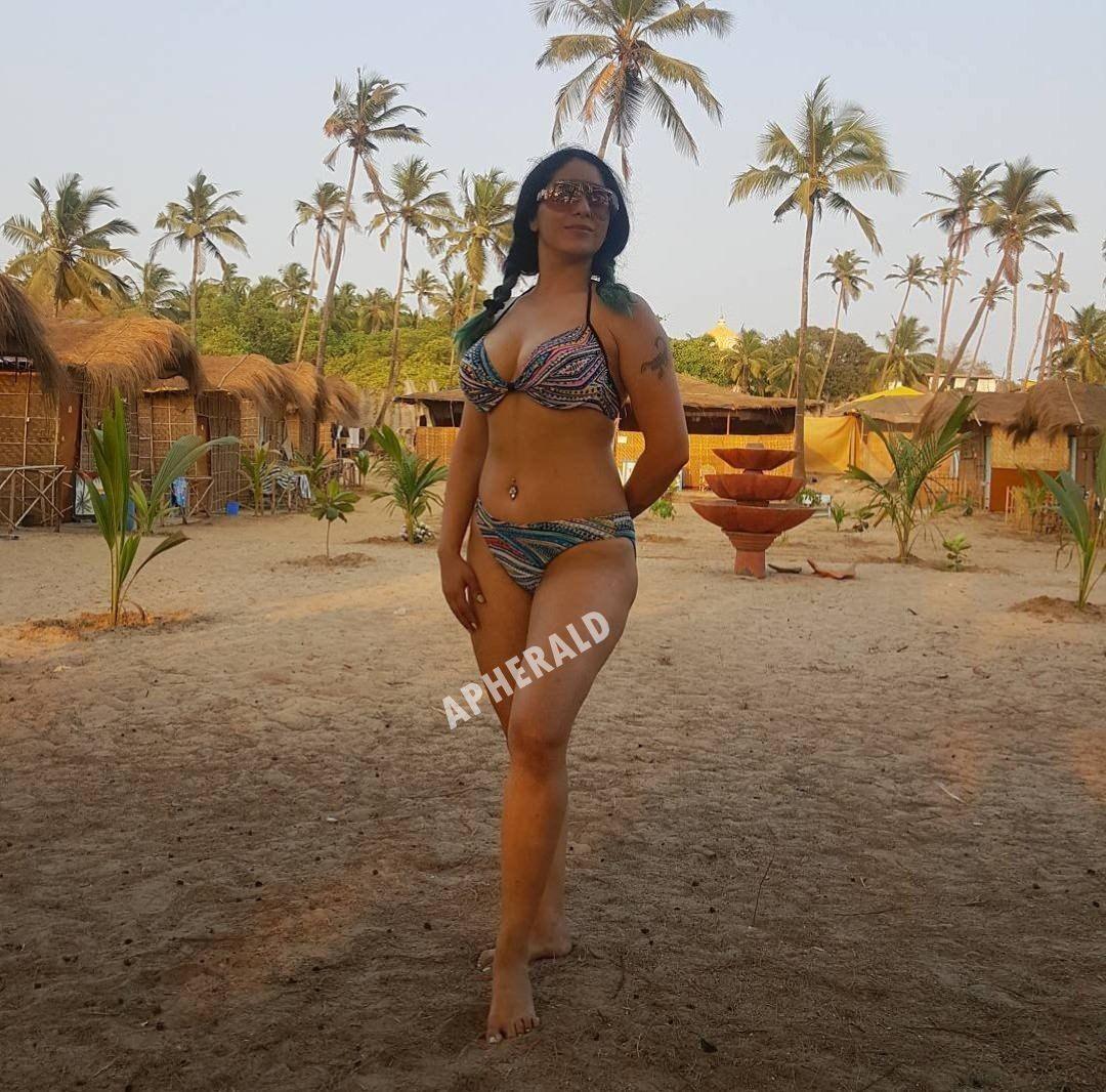 Neha Bhasin Hot & Spicy Unseen Photo Stills