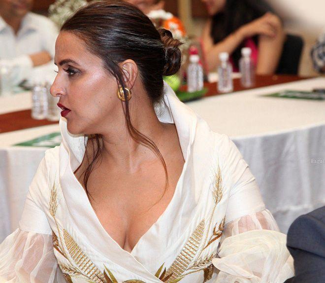 Neha Dhupia Exposing Her Huge Cleavage With Smile Photos