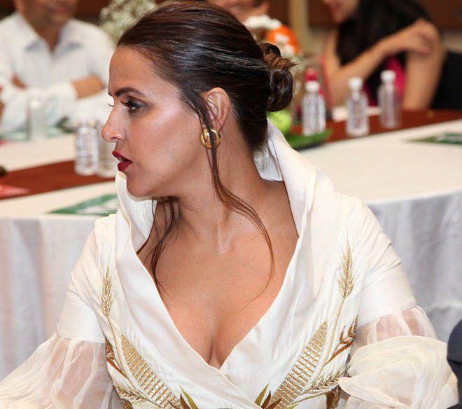 Neha Dhupia Exposing Her Huge Cleavage With Smile Photos