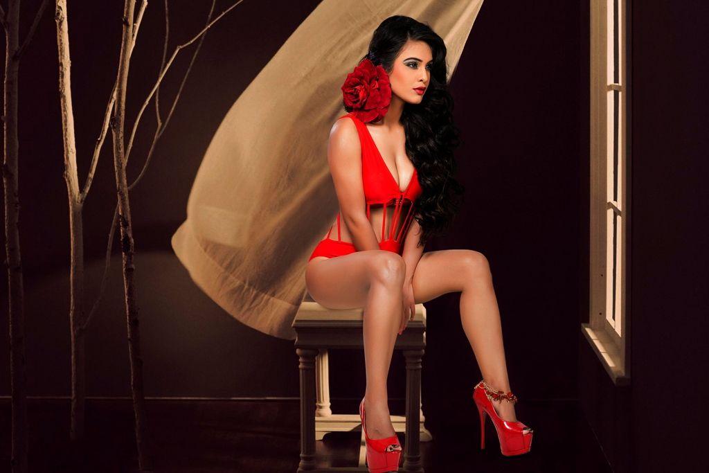 Neha Malik Super Smoking Hot & Spicy Bikini Pics
