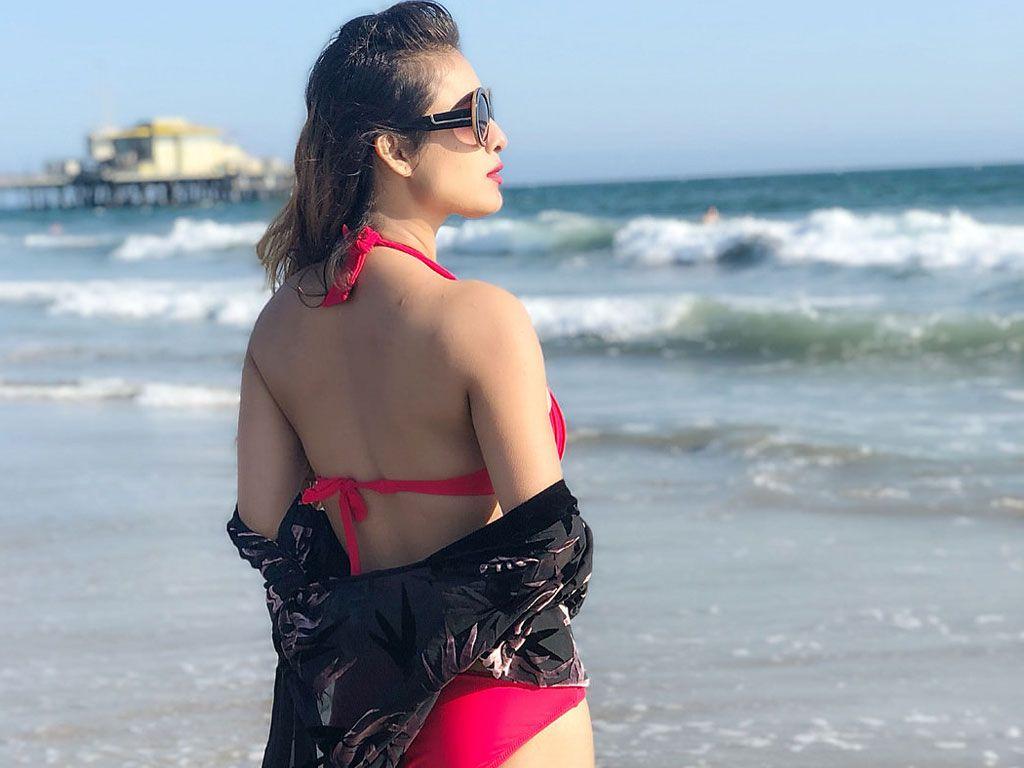 Neha Malik Super Smoking Hot & Spicy Bikini Pics