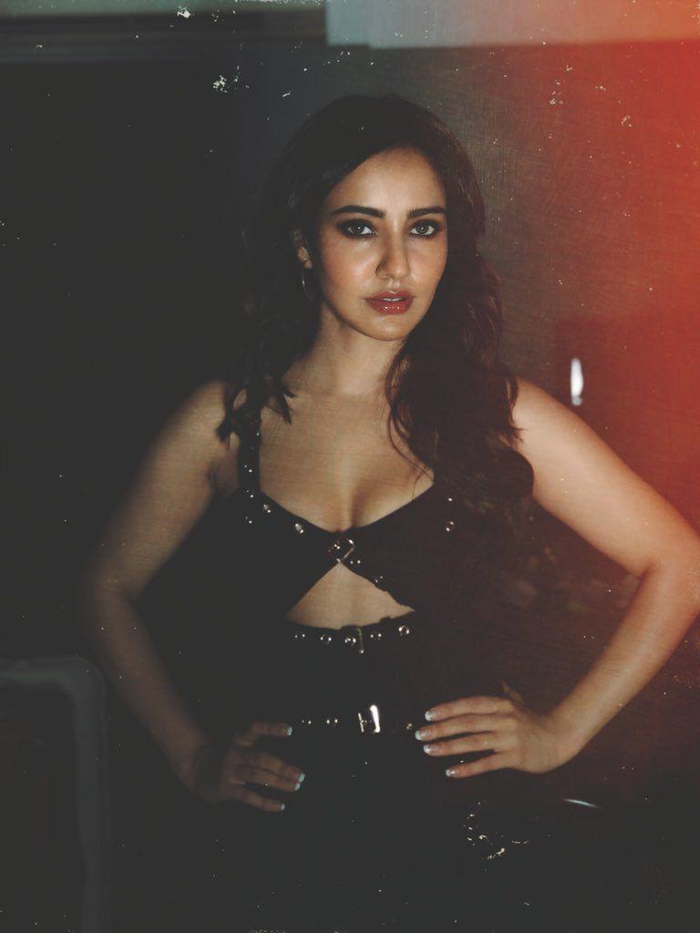 Neha Sharma Hot Photos & Sexy Bikini Images Gallery HQ Pics