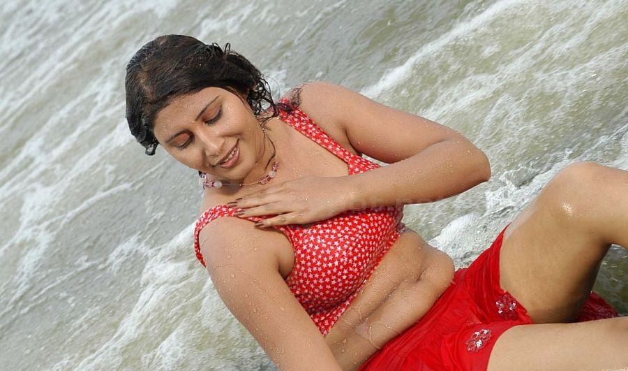 Neneyuve Ninna Kannada Actress Hot Pics