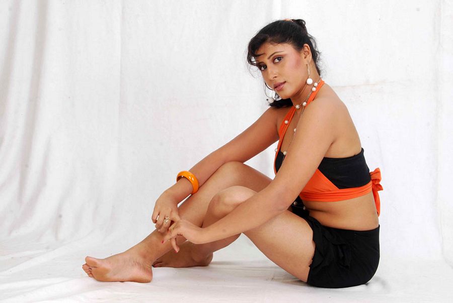 Neneyuve Ninna Kannada Actress Hot Pics