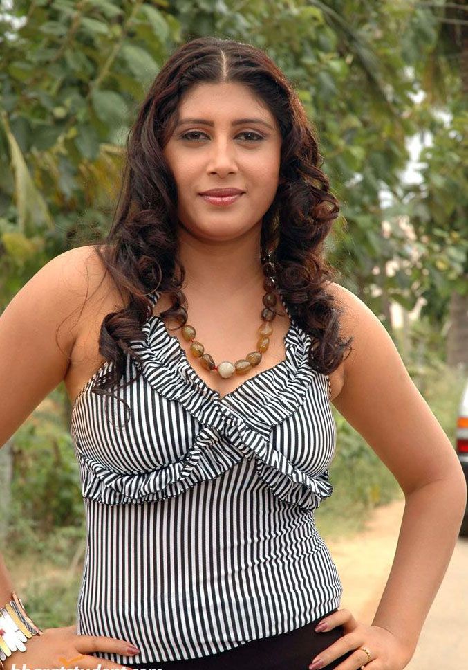 Neneyuve Ninna Kannada Actress Hot Pics