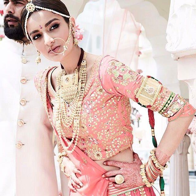 Nidhhi Agerwal Had An Embarrassing Oops Moment Photos