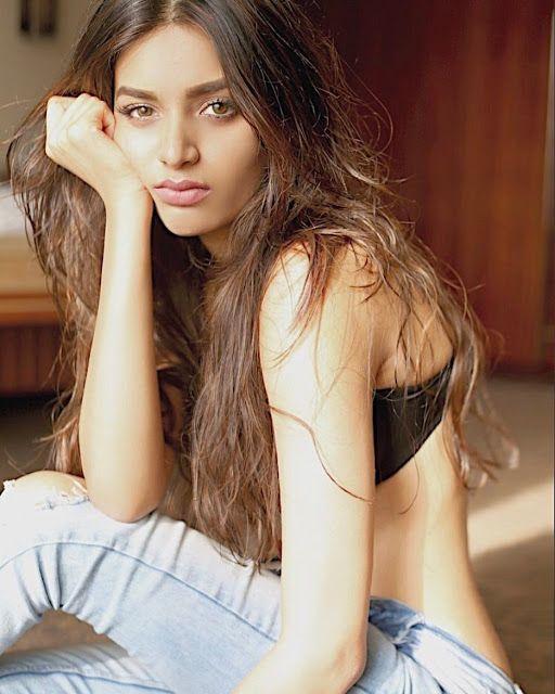 Nidhhi Agerwal Hot & Spicy Huge Cleavage Show Photos