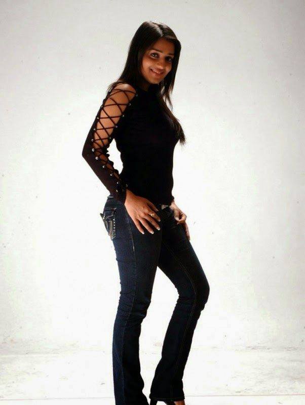 Nikitha Hot Navel Images