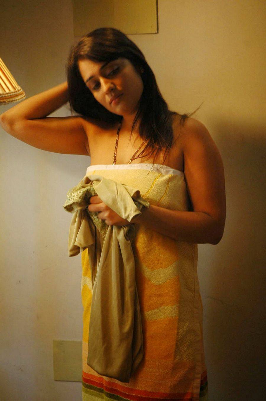 Nikitha Hot Navel Images