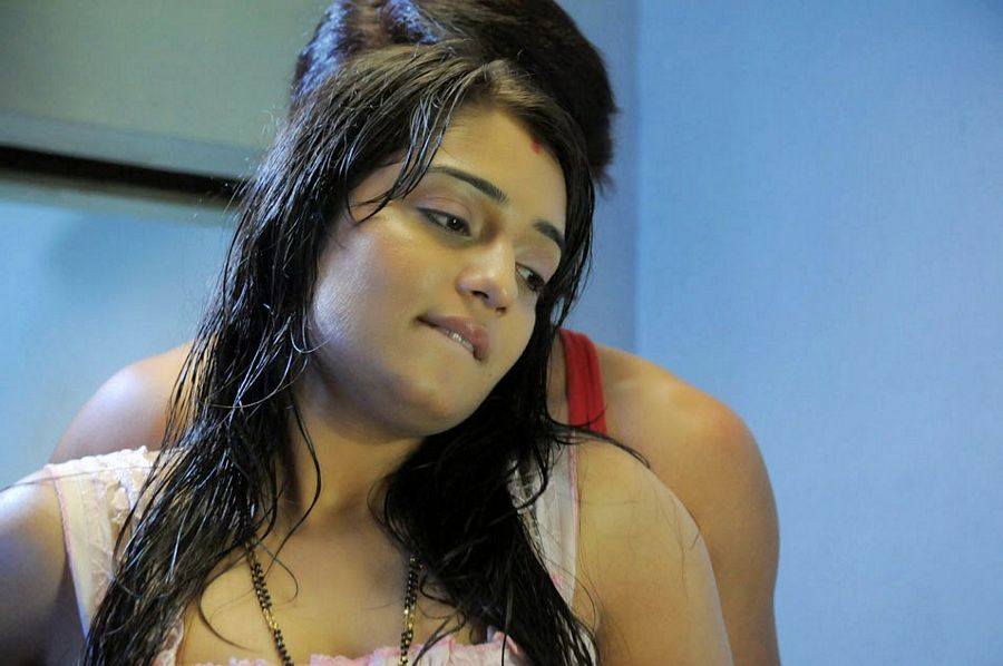 Nikitha Hot Navel Images