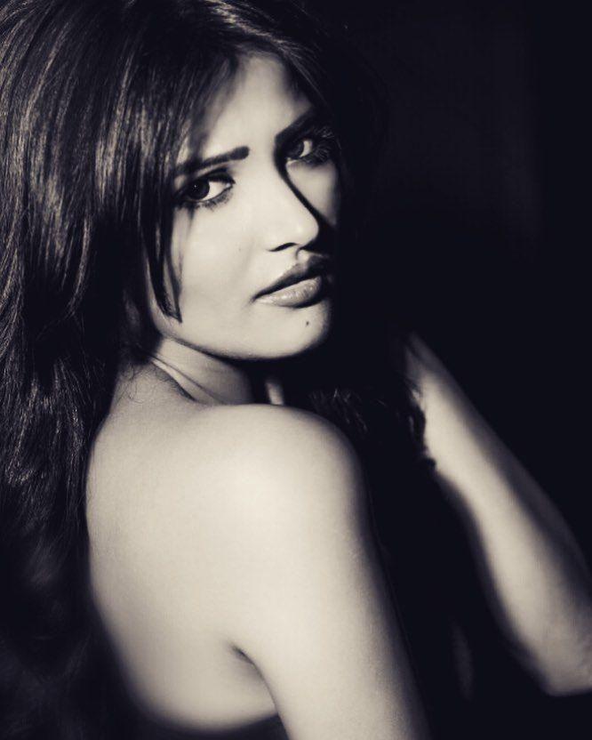 Nimisha Mehta Hot Photos are too Hot TO Handle!