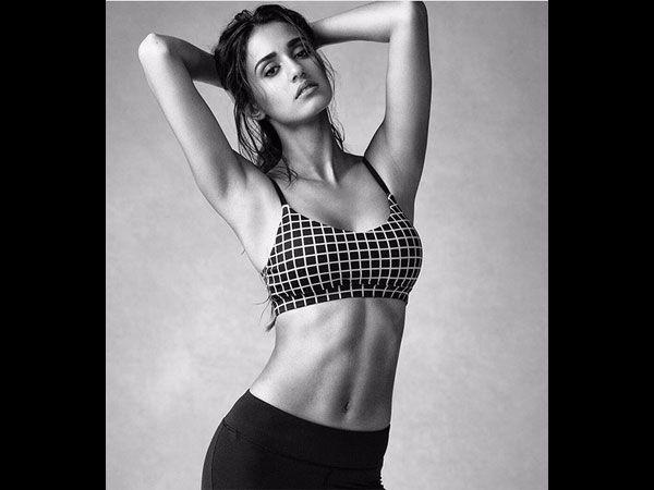 OMG! Lead Actress spotted in Bikini Unseen Photos