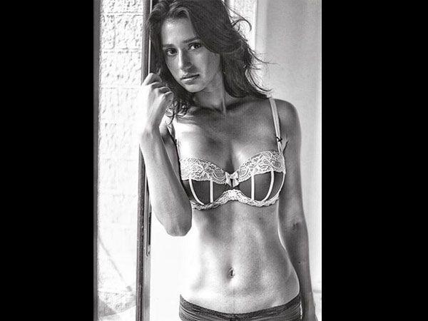 OMG! Lead Actress spotted in Bikini Unseen Photos