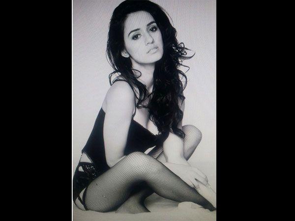 OMG! Lead Actress spotted in Bikini Unseen Photos