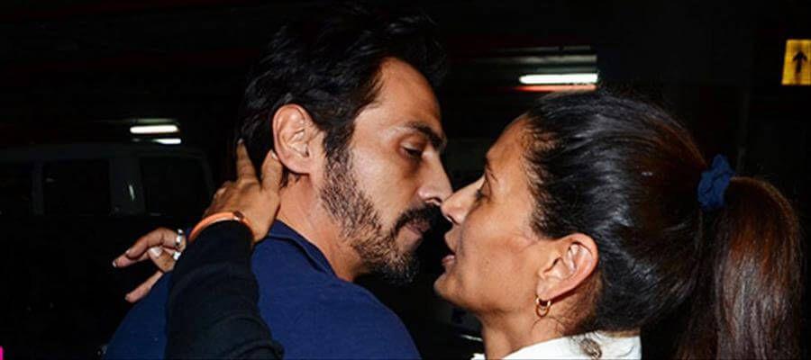 OMG! Sudden Kisses Shocked Bollywood Stars