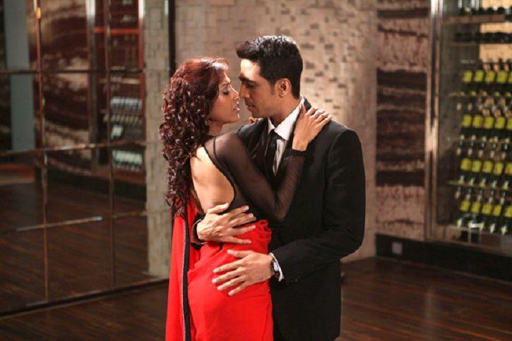 OMG! Sudden Kisses Shocked Bollywood Stars