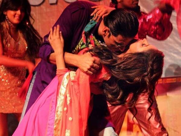 OMG! Sudden Kisses Shocked Bollywood Stars