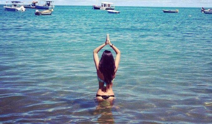 Bruna Abdullah's Hot & Spicy Beach bikini Pics are going viral